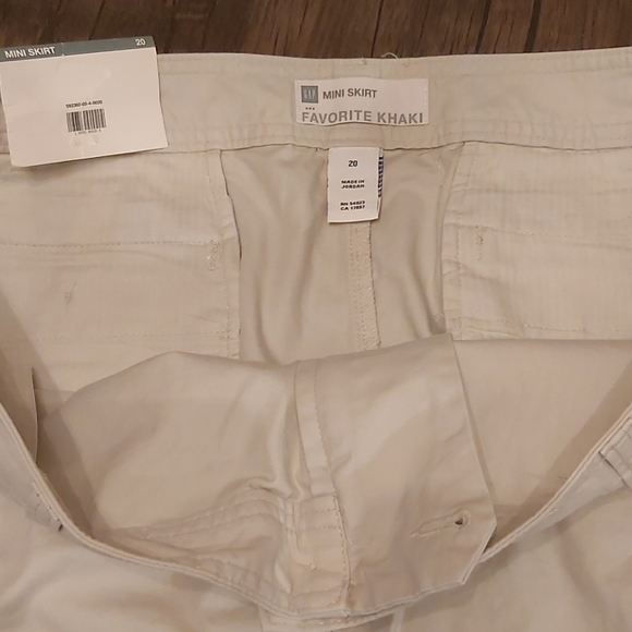 Favorite Khaki Mini Skirt from Gap - Picture 5 of 9